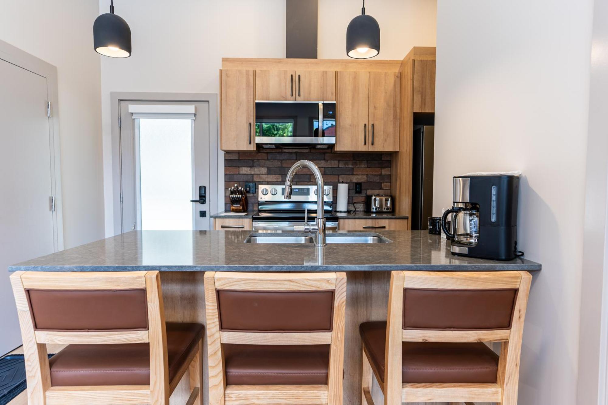 Basecamp Suites Revelstoke Exterior photo