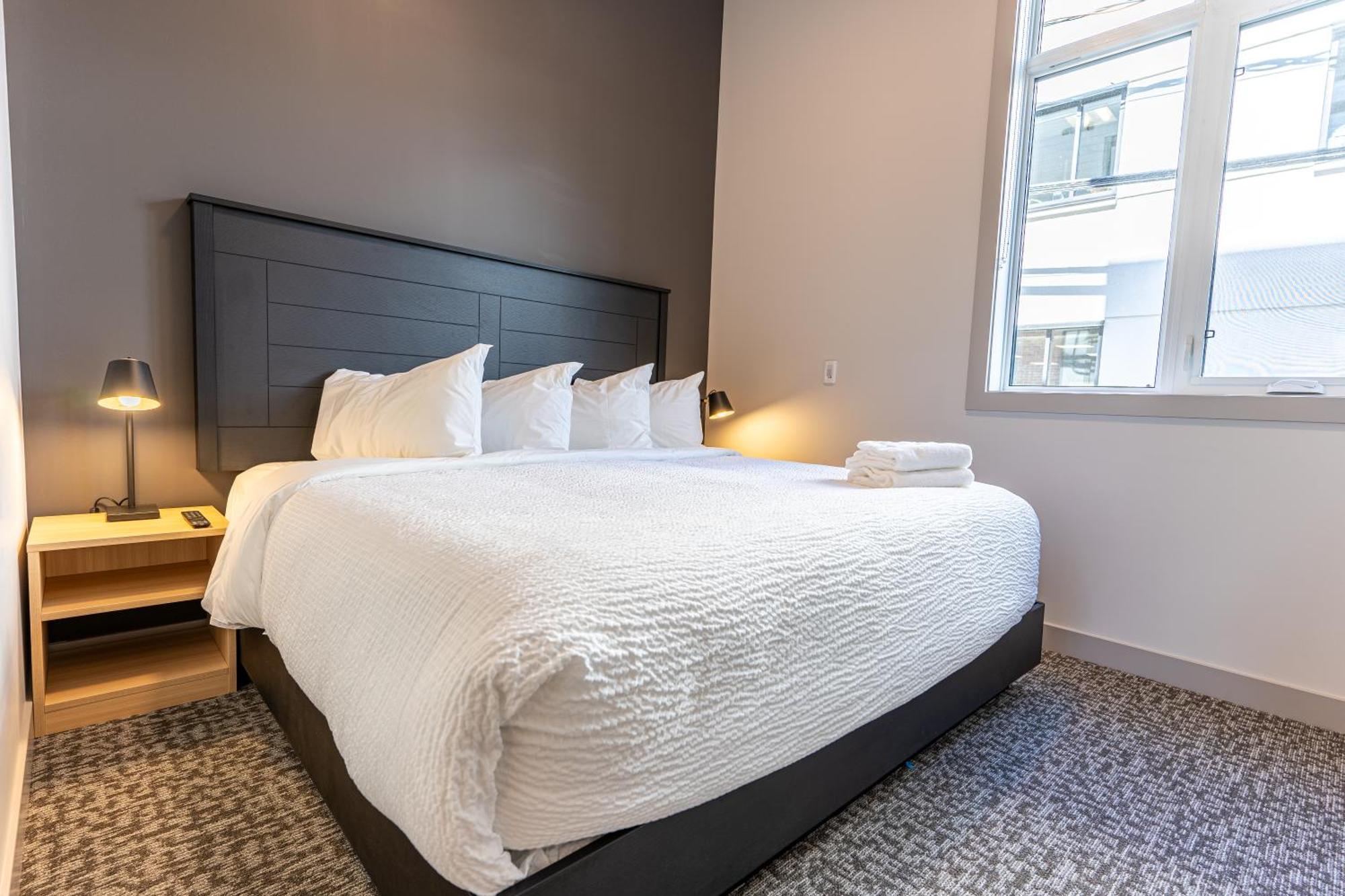 Basecamp Suites Revelstoke Room photo