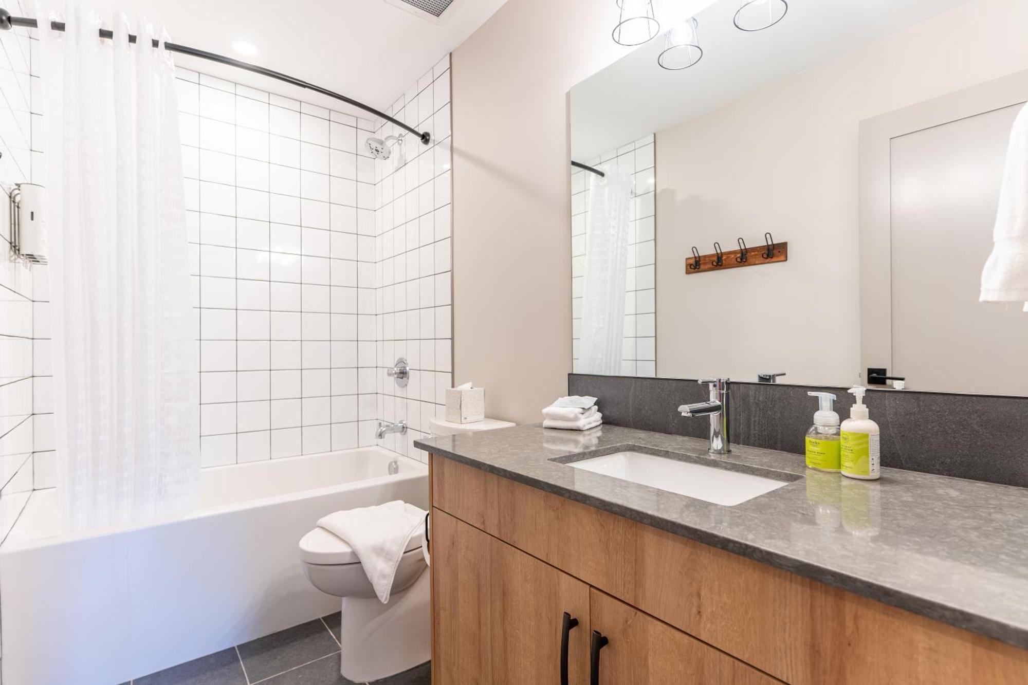 Basecamp Suites Revelstoke Room photo