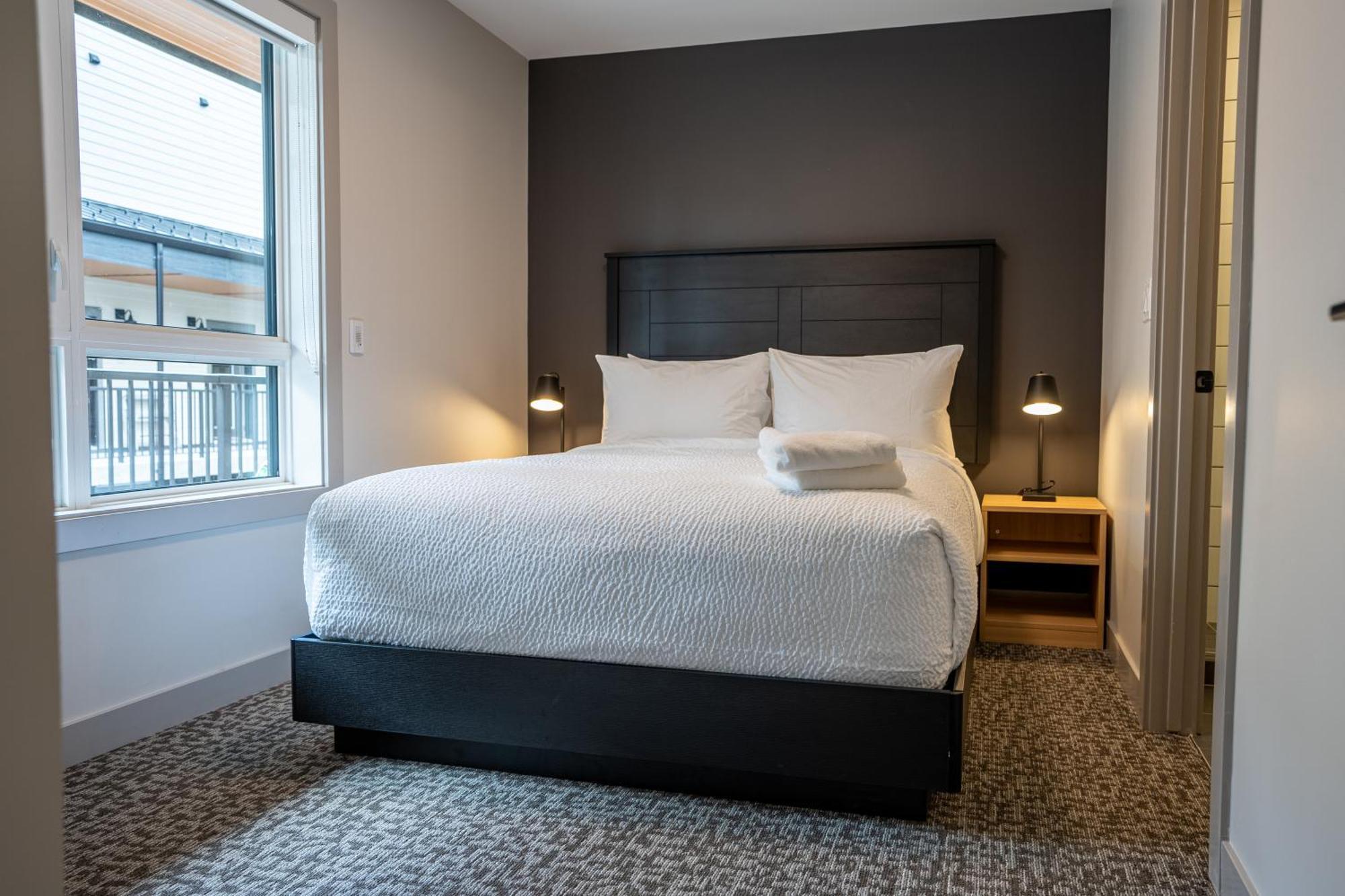 Basecamp Suites Revelstoke Room photo