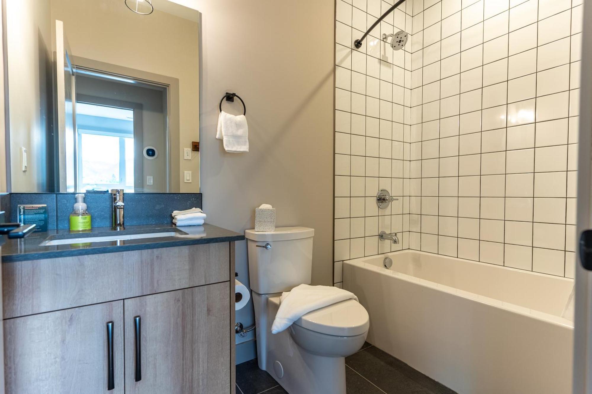 Basecamp Suites Revelstoke Room photo