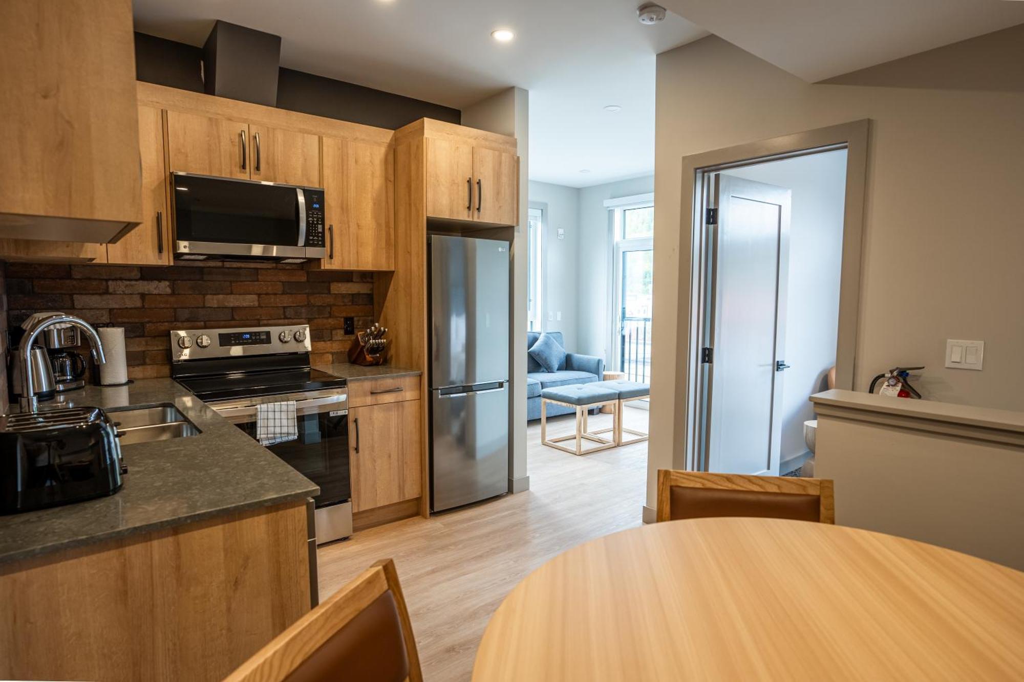 Basecamp Suites Revelstoke Exterior photo