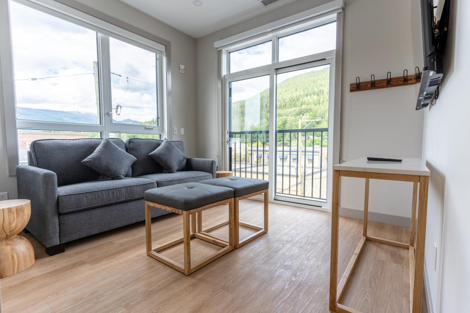 Basecamp Suites Revelstoke Exterior photo