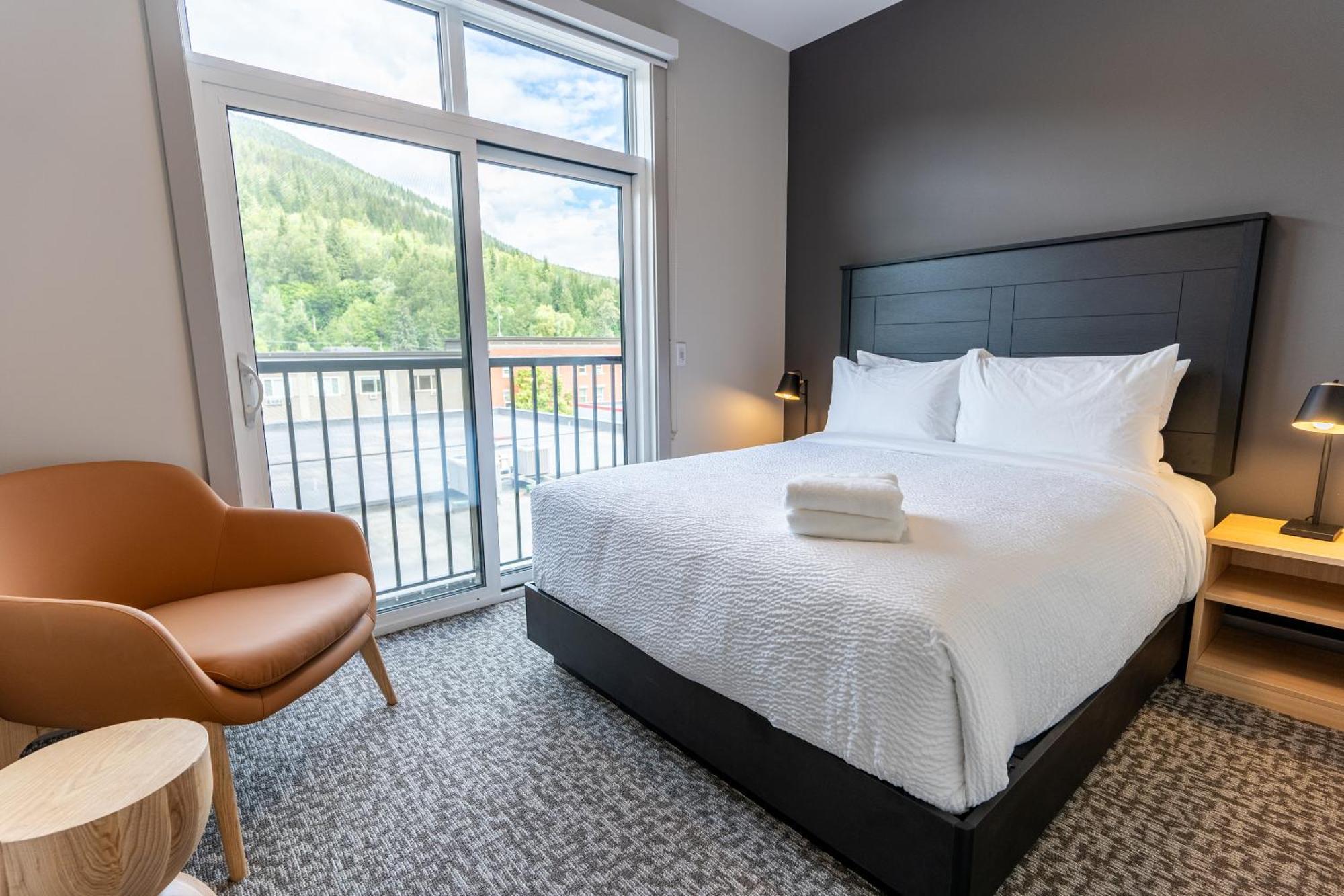 Basecamp Suites Revelstoke Exterior photo
